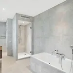 فندق Nassau Breda, Autograph Collection By Marriott 4*