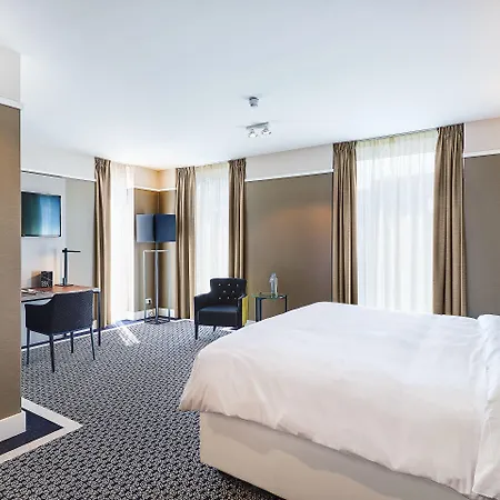 Nassau Breda, Autograph Collection 4*