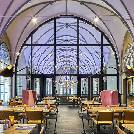 나소 브레다, 오토그래프 컬렉션 호텔 4*