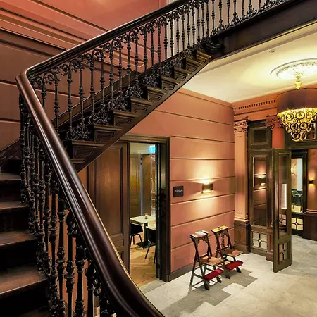 Nassau Breda, Autograph Collection Hotel 4*