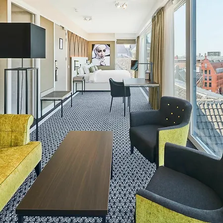 나소 브레다, 오토그래프 컬렉션 4*