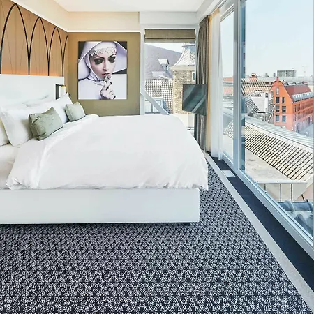 나소 브레다, 오토그래프 컬렉션 호텔