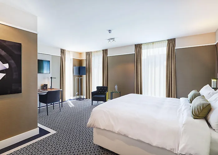 Nassau Breda, Autograph Collection 4*