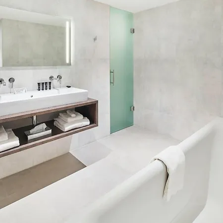 Nassau Breda, Autograph Collection Hotel 4*